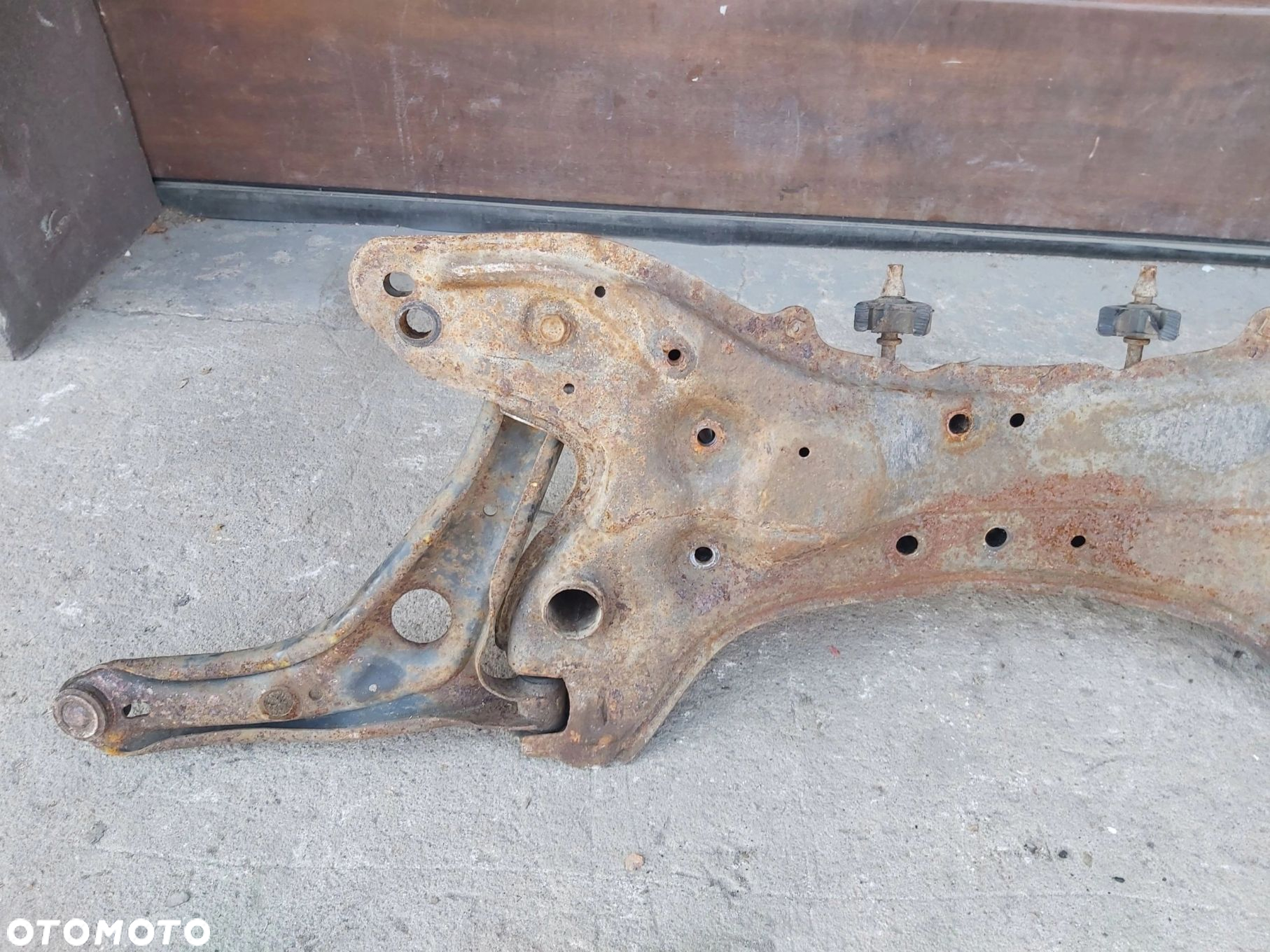 Toyota Yaris I sanki przód belka trawers kołyska Francuz Wahacz - 4