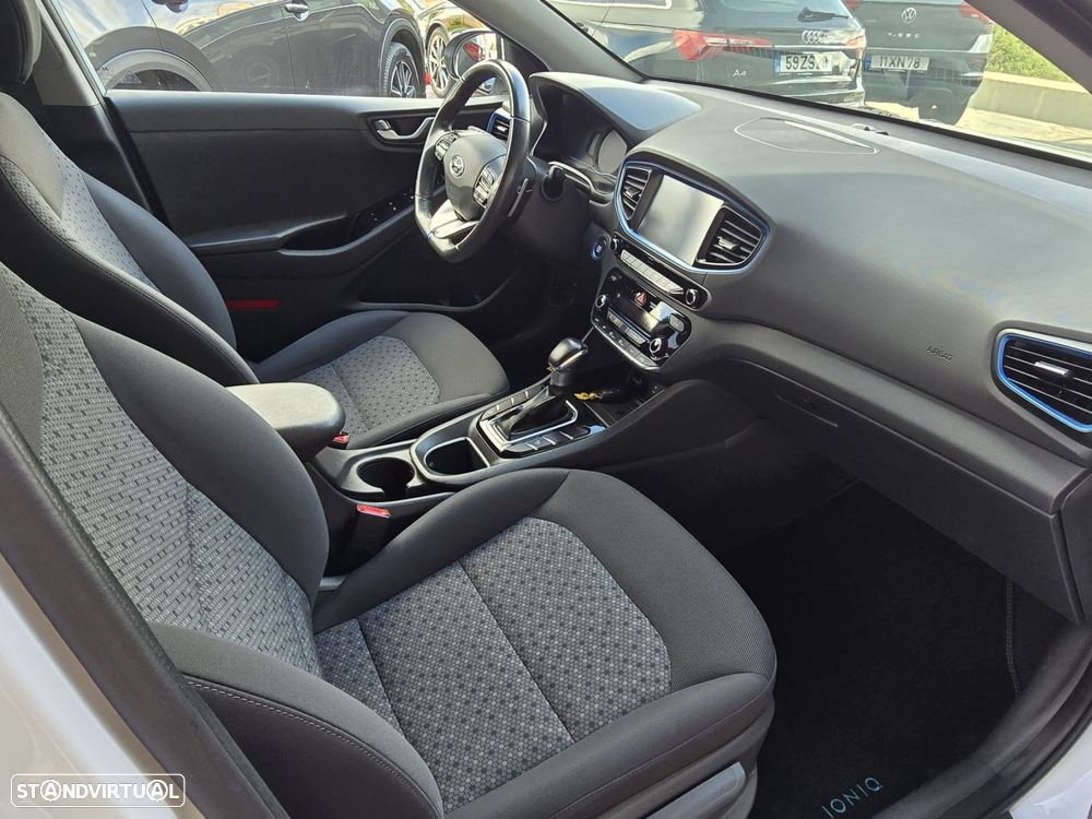 Hyundai Ioniq - 26