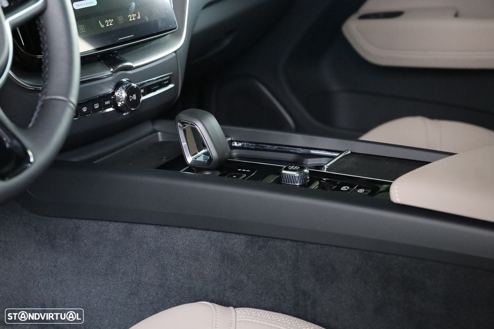 Volvo XC 60 2.0 T6 PHEV Core AWD - 18