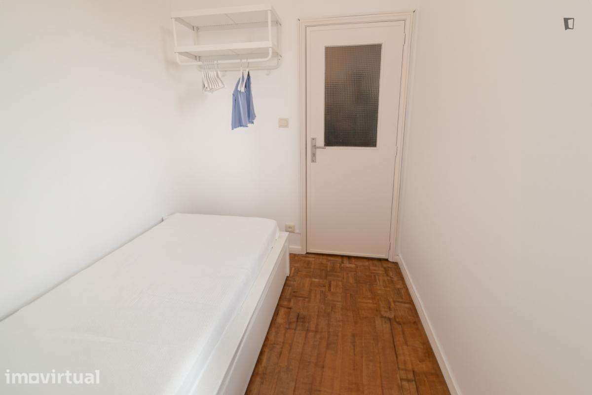 Quarto - localizado em Vila nova de gaia - Grande imagem: 5/9