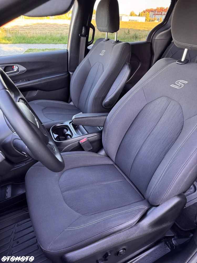 Chrysler Pacifica - 11