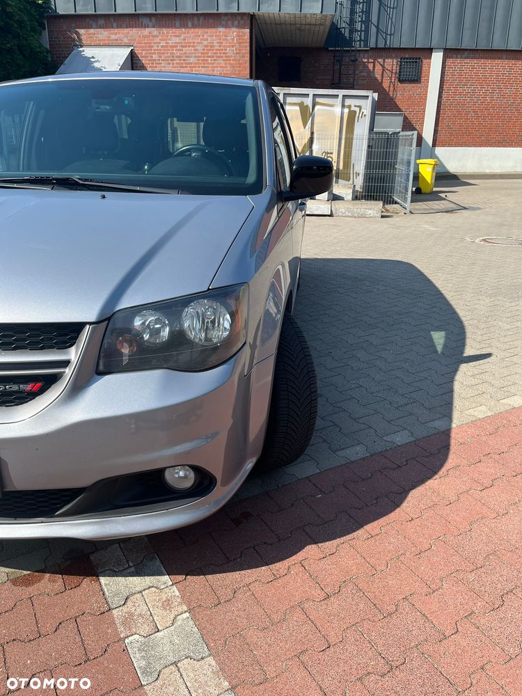 Dodge Grand Caravan - 25