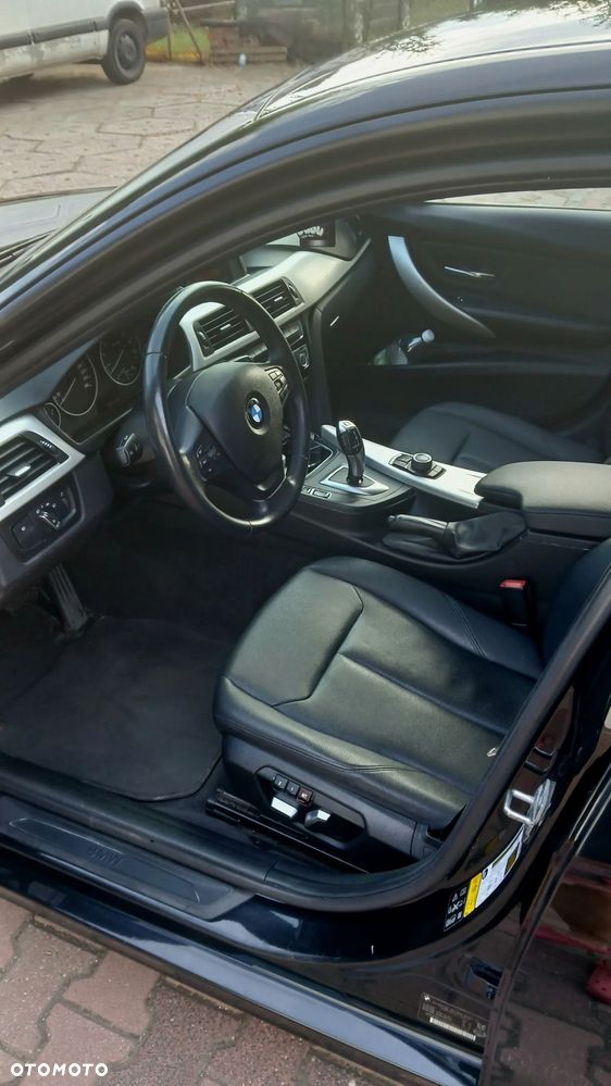 BMW Seria 3 320i xDrive Edition M Sport Shadow - 8
