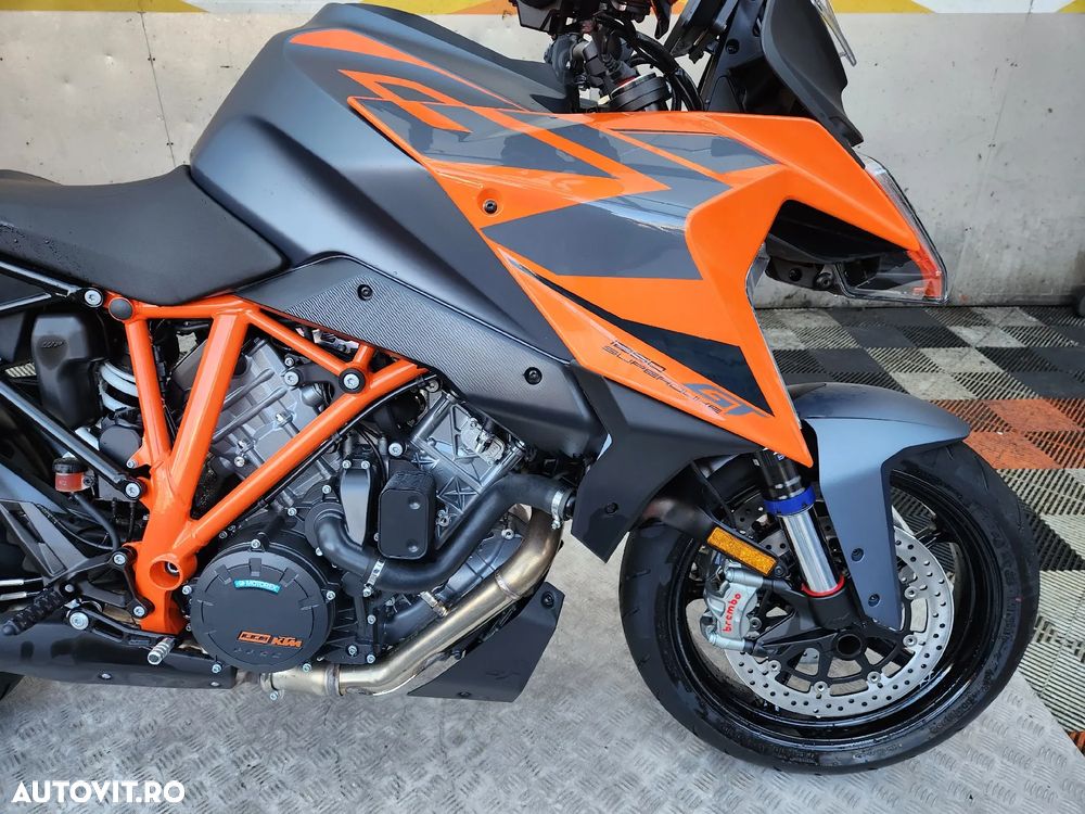 KTM 1290 Super Duke GT - 12