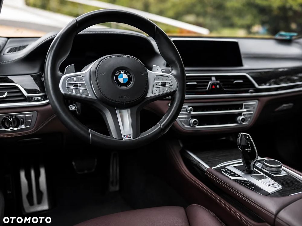 BMW Seria 7 750i xDrive - 16