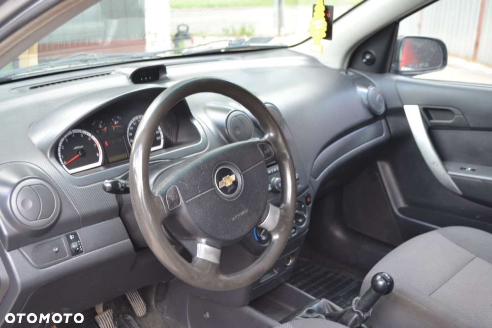 Chevrolet Aveo - 4