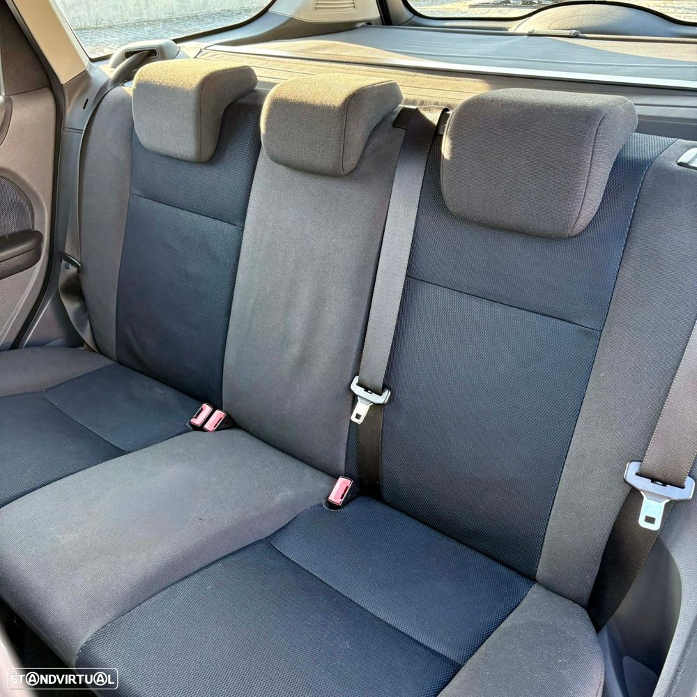 Ford Focus 1.4 16V S - 9