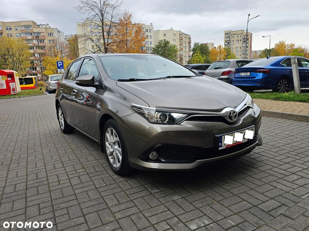 Toyota Auris 1.6 Premium - 19