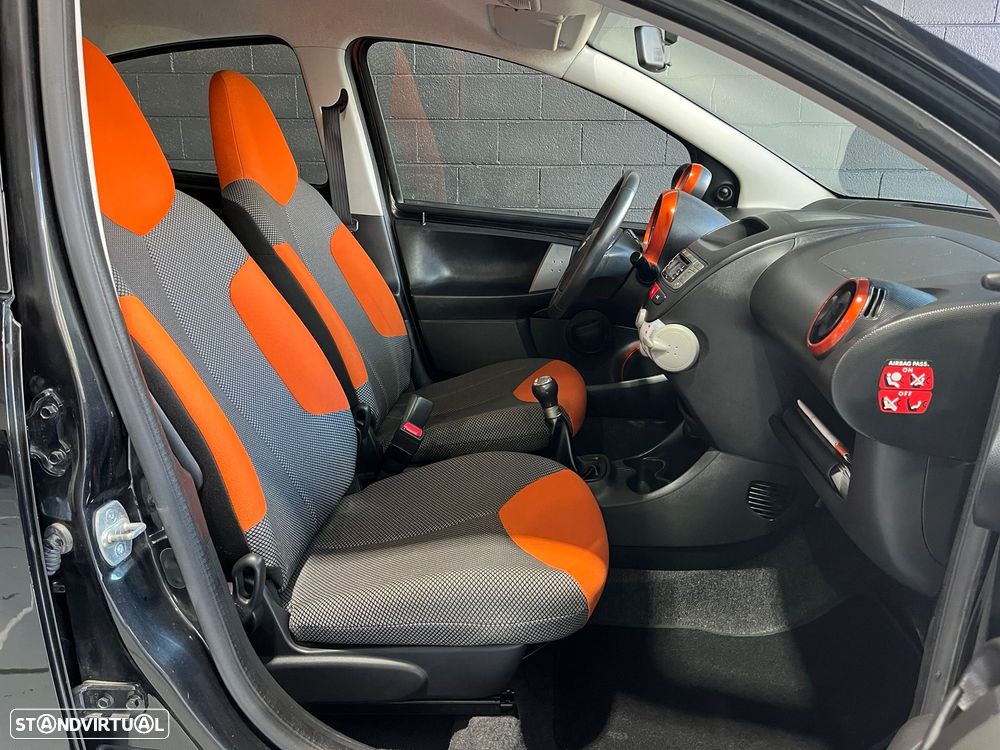 Toyota Aygo 1.0 + Sport Pack VSC - 11