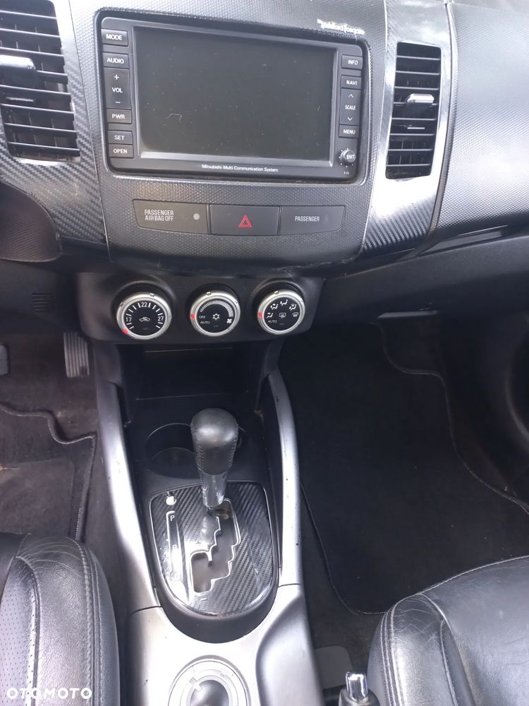 Mitsubishi Outlander - 27