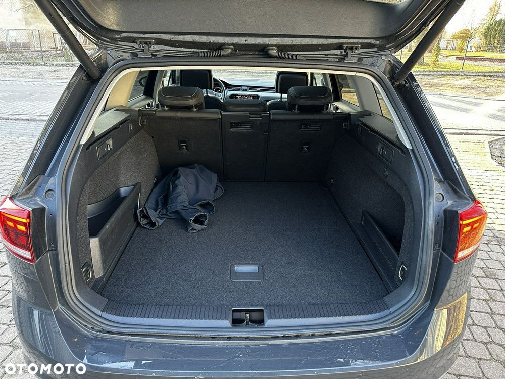 Volkswagen Passat - 20
