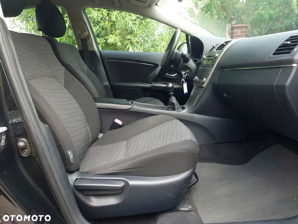 Toyota Avensis 1.8 Sol - 14