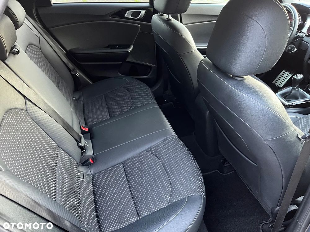 Kia Ceed 1.6 CRDi SCR L Business Line Plus - 22