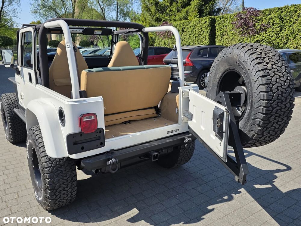 Jeep Wrangler - 23