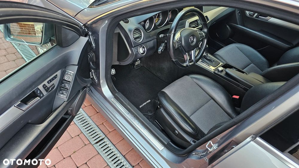 Mercedes-Benz Klasa C 350 T CDI DPF (BlueEFFICIENCY) 7G-TRONIC Avantgarde - 34