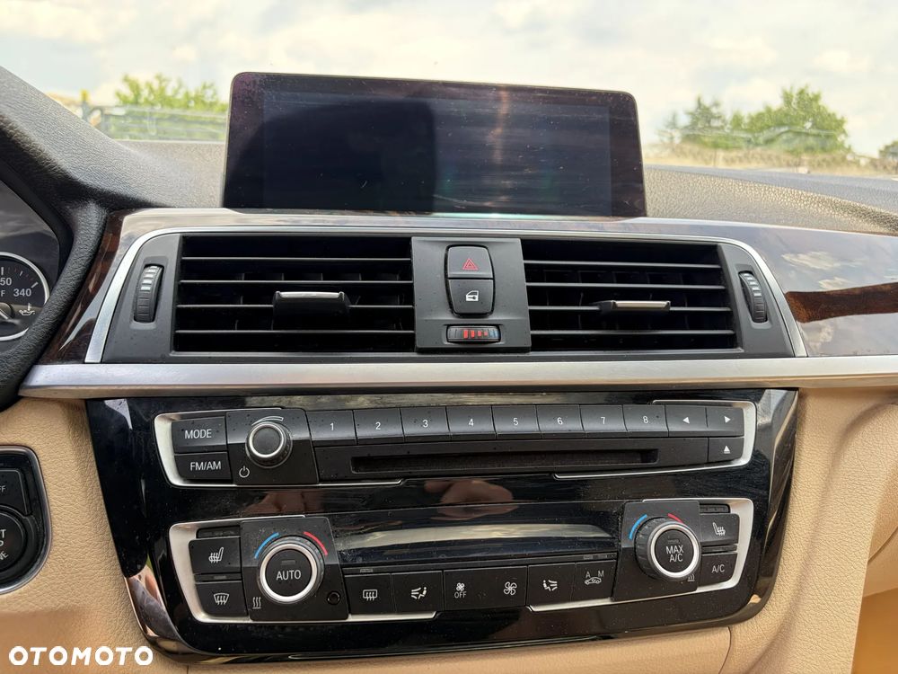 BMW Seria 3 328i xDrive Luxury Line - 11