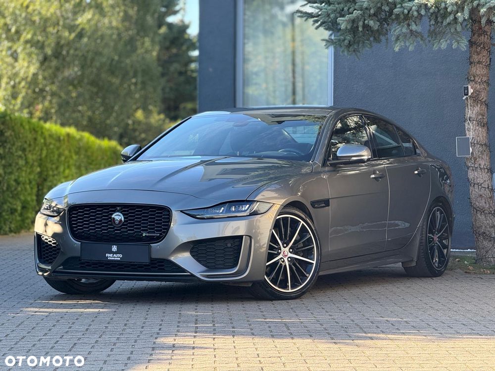 Jaguar XE 2.0 P250 R-Dynamic Black - 1