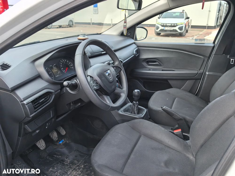 Dacia Logan TCe 90 Essential - 9