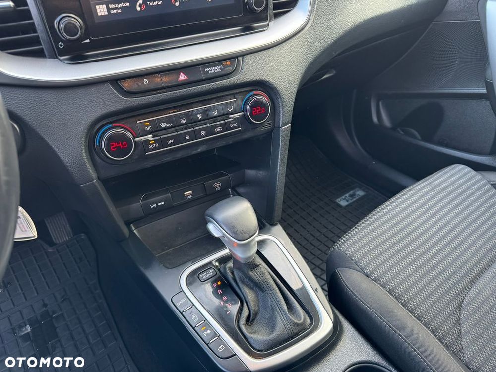 Kia Ceed 1.5 T-GDI M DCT - 12