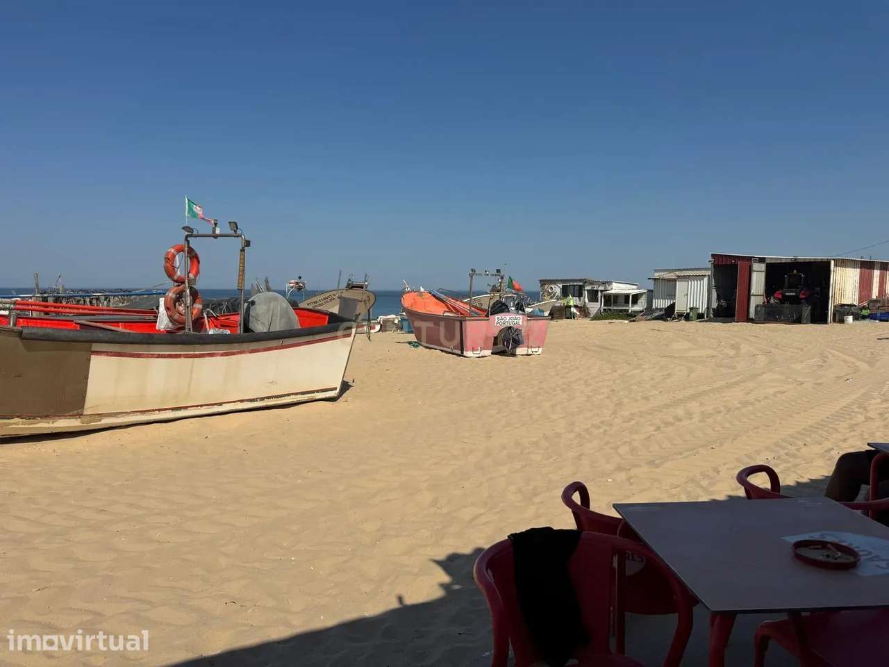 Moradia e restaurante na primeira linha da praia - Fonte da Telha - Grande imagem: 3/15