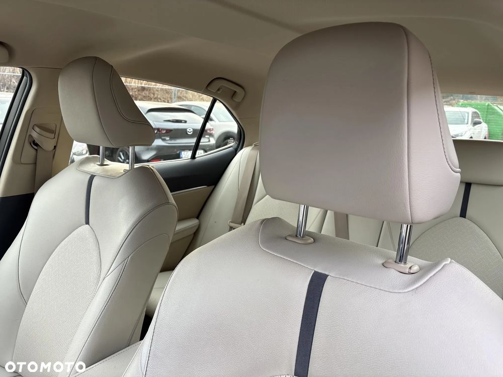 Toyota Camry 2.5 Hybrid Comfort CVT - 12