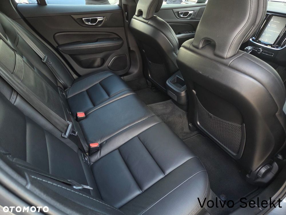 Volvo V60 Cross Country - 22