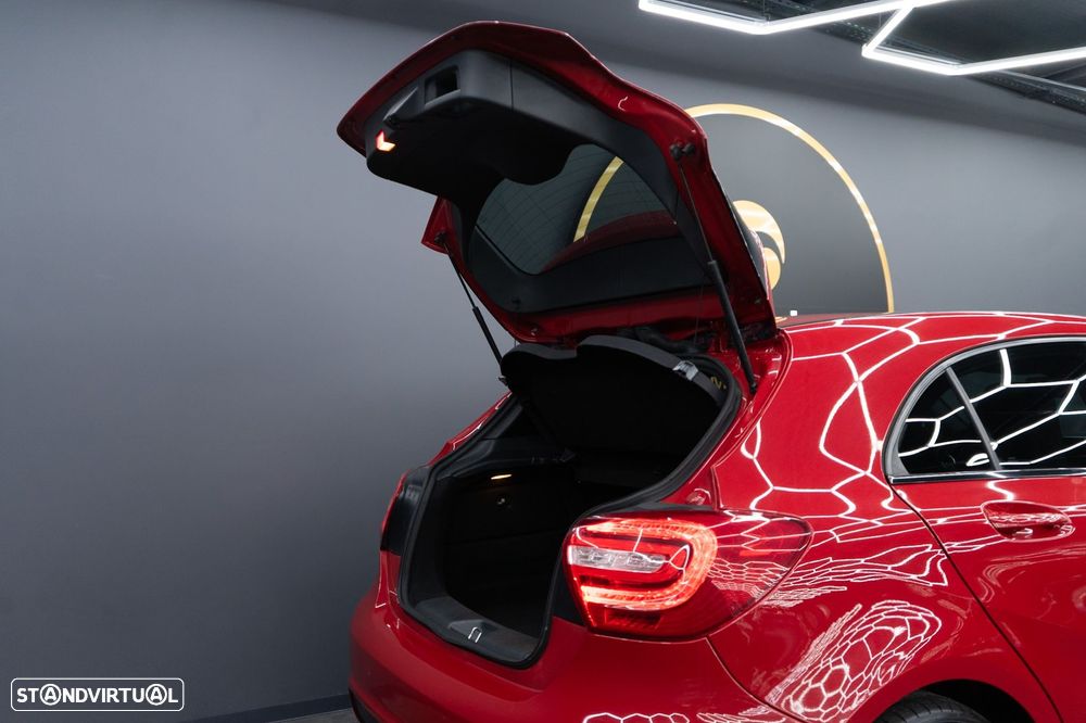 Mercedes-Benz A 180 d AMG Line - 19