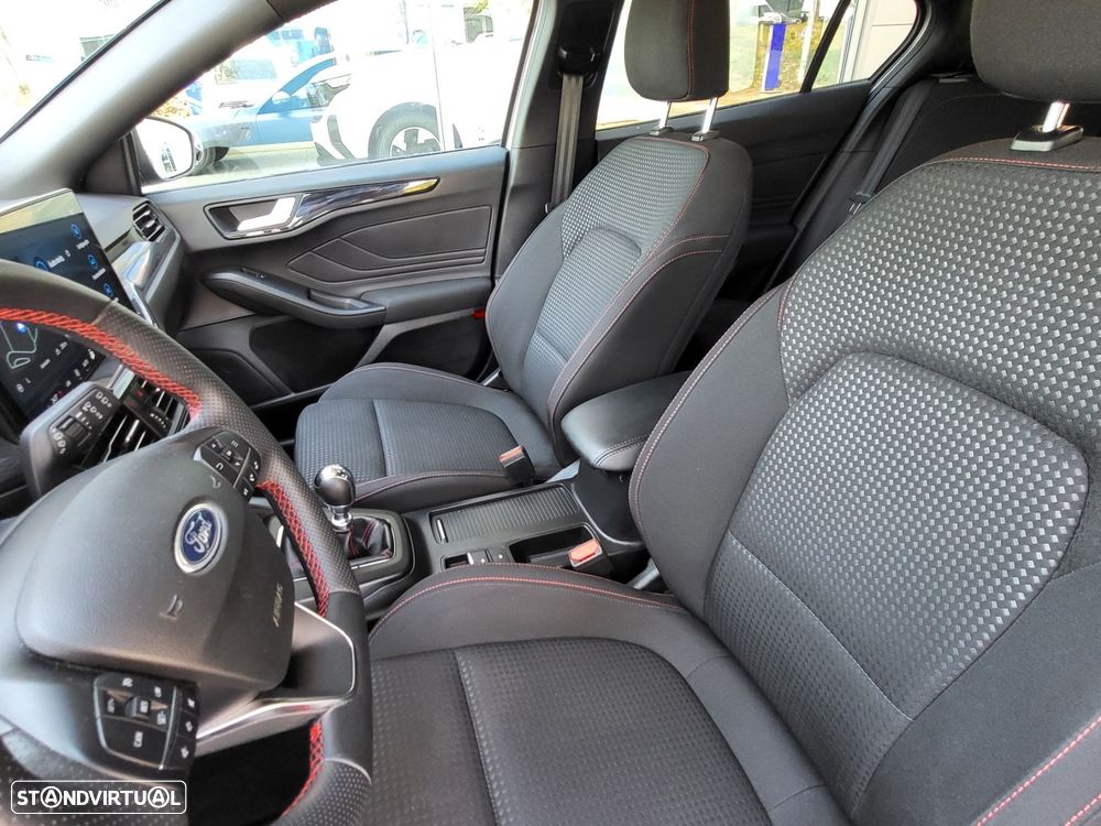 Ford Focus 1.0 EcoBoost MHEV ST-Line — fotografia 9