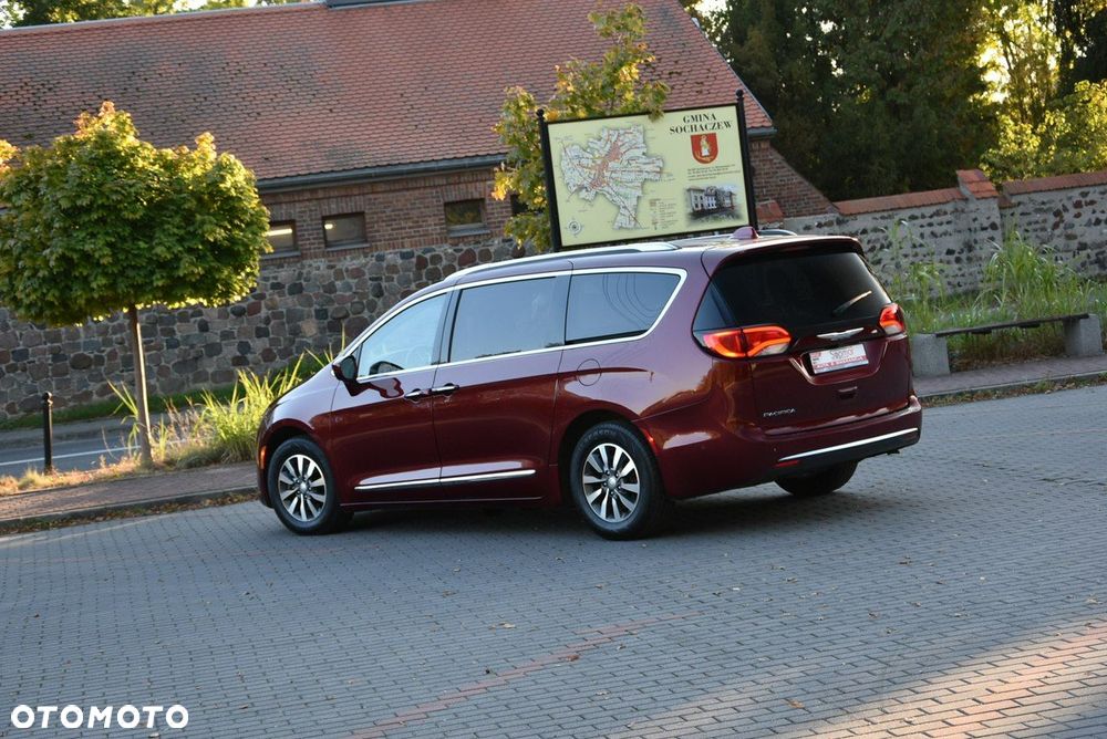 Chrysler Pacifica - 22