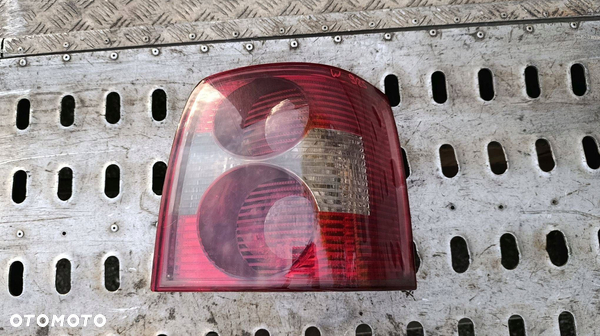 PRAWA TYLNA LAMPA Volkswagen PASSAT B5 LIFT KOMBI