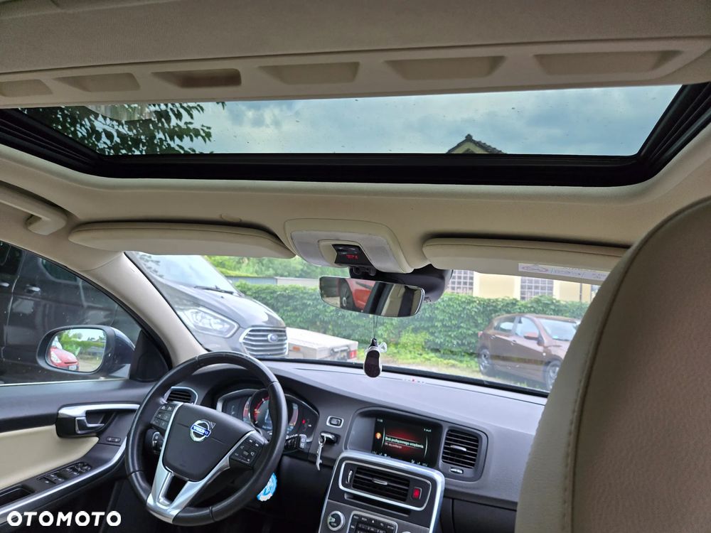 Volvo V60 D2 Momentum - 14