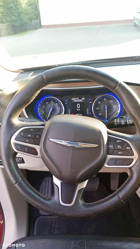 Chrysler Pacifica - 17