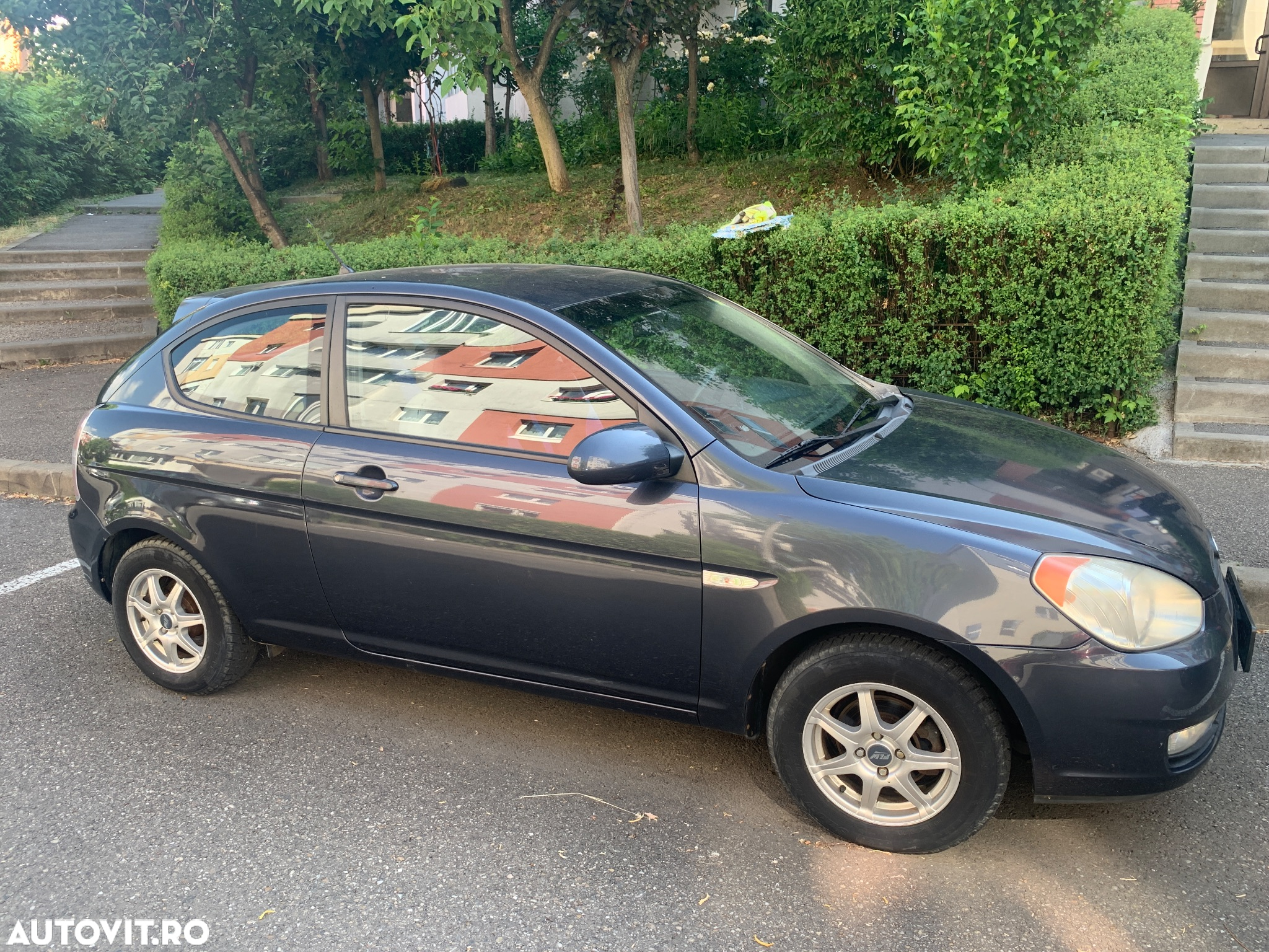 Hyundai Accent - 2