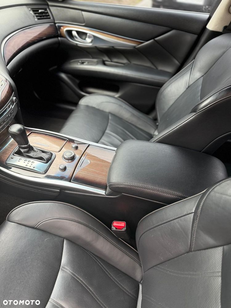 Infiniti Q70 - 26