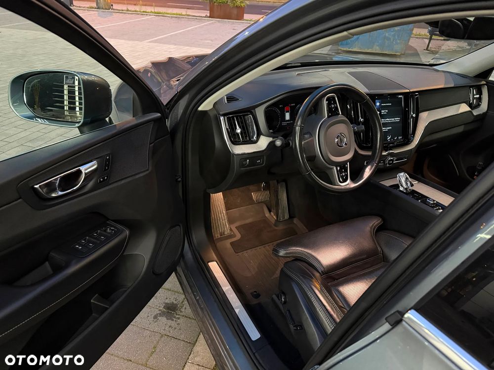 Volvo XC 60 B4 D AWD Inscription - 28