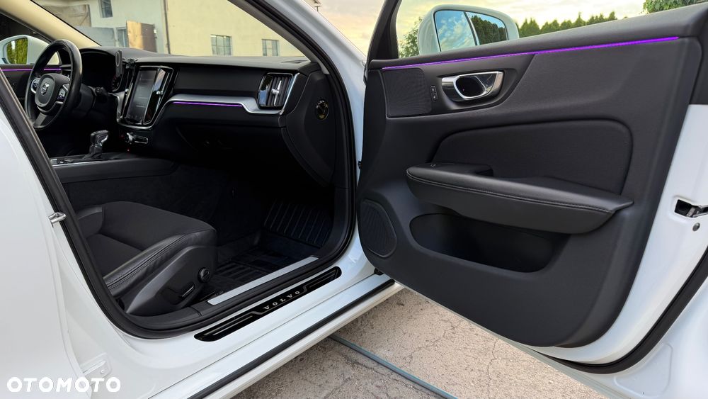 Volvo V60 D4 AWD Momentum Pro - 17