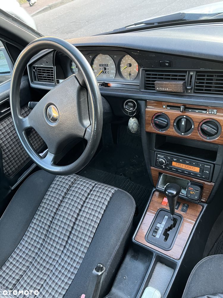 Mercedes-Benz W201 (190) - 3