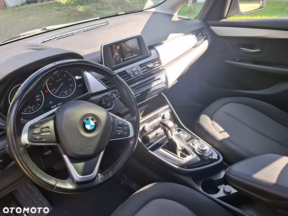 BMW Seria 2 218d - 10
