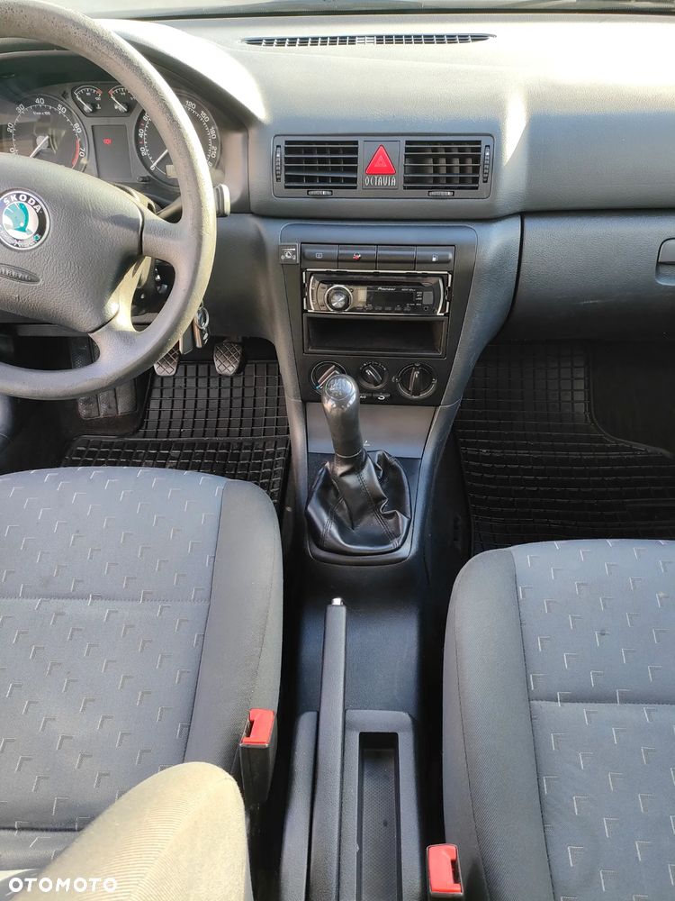 Skoda Octavia 1.6 Tour - 11