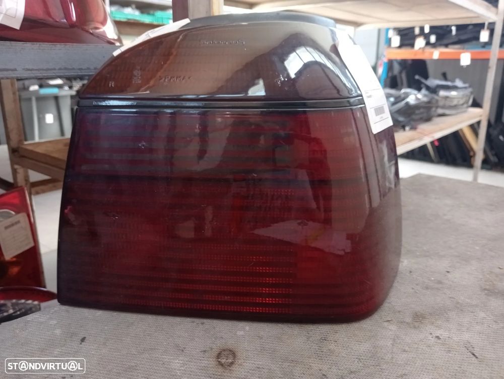Farolim stop direito Volkswagen Golf III (1H1) 91 - 98 / 1H6945257 - 1