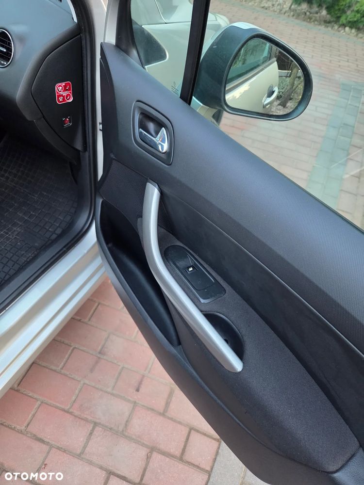 Peugeot 308 - 11