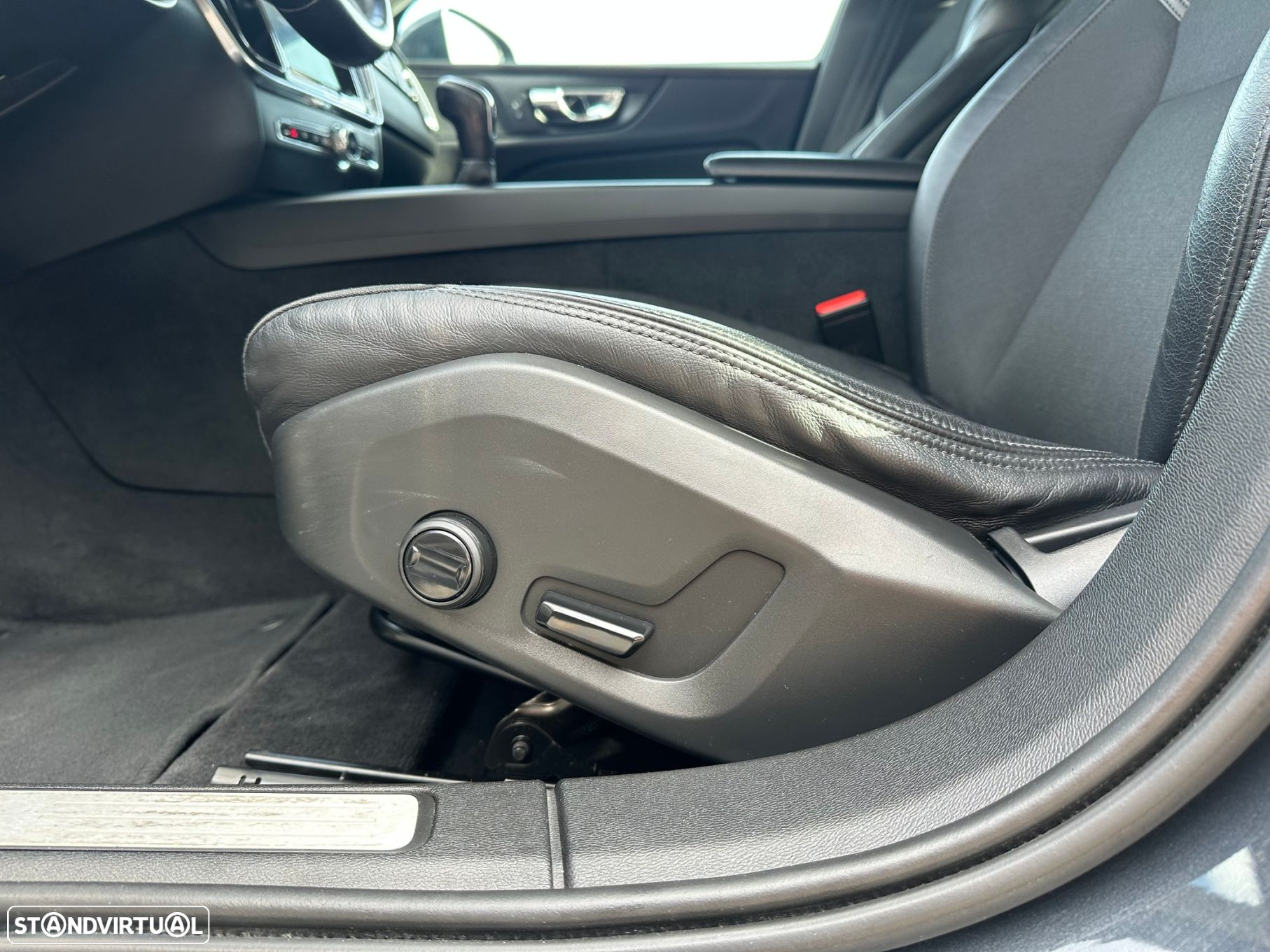 Volvo V60 2.0 D3 Momentum - 5