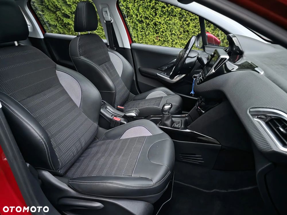 Peugeot 2008 PureTech 82 Allure - 16