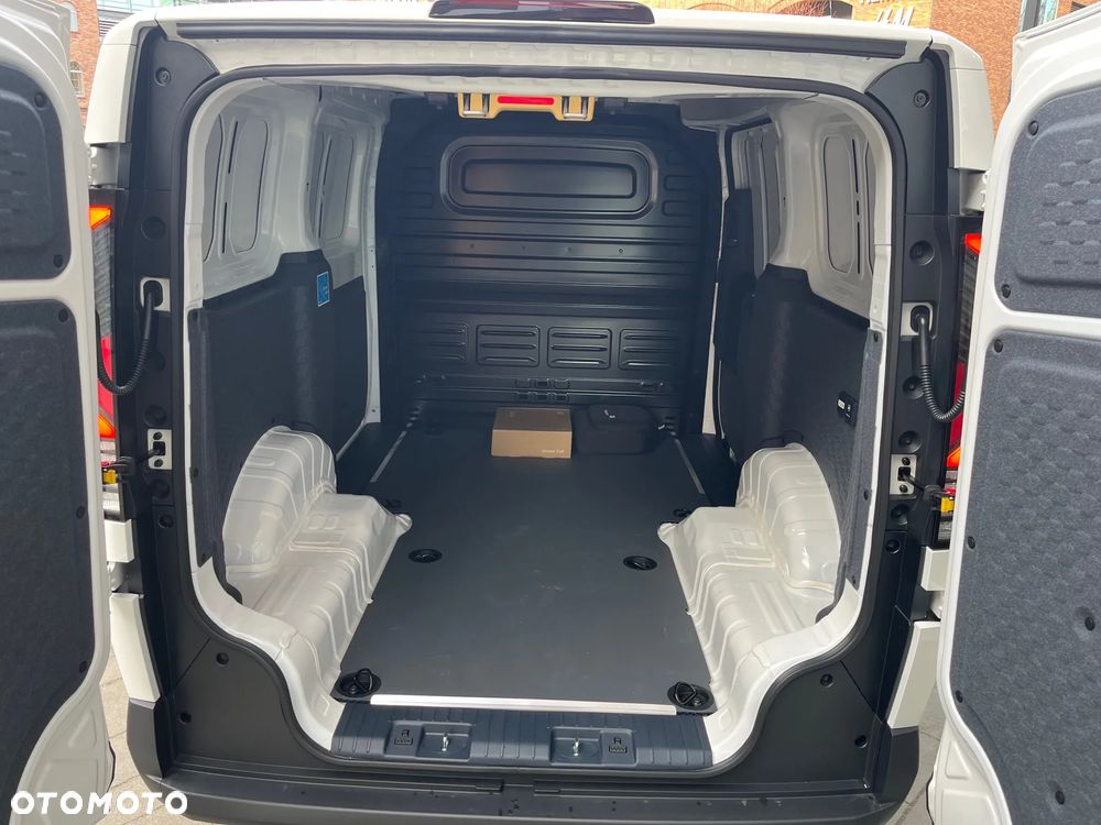 Kia PV5 - 14