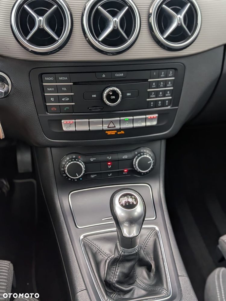 Mercedes-Benz Klasa B 180 Edition - 27