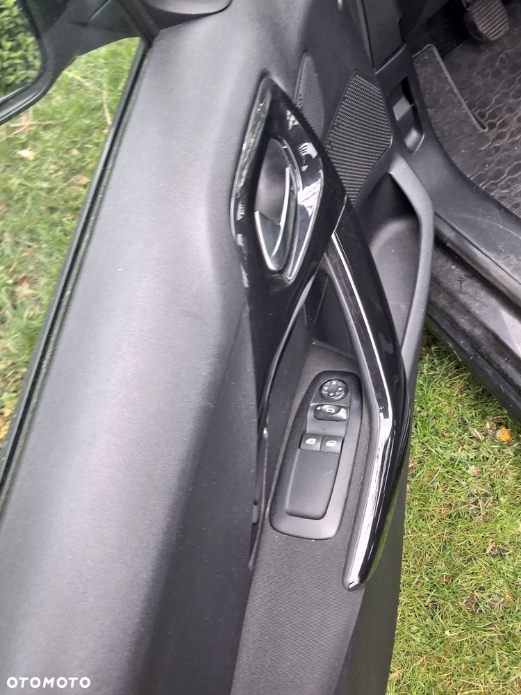Peugeot 208 - 11