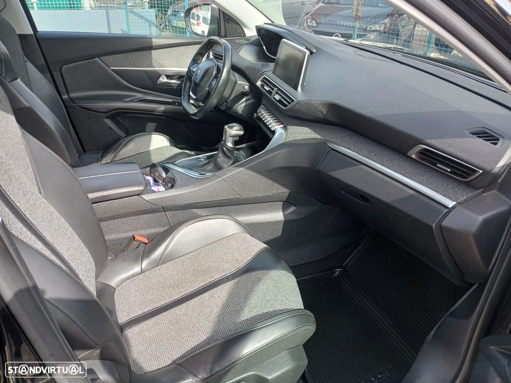 Peugeot 3008 1.5 BlueHDi Allure - 24