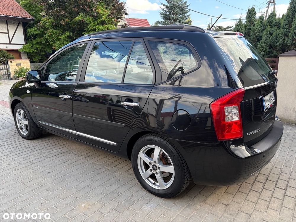 Kia Carens - 8