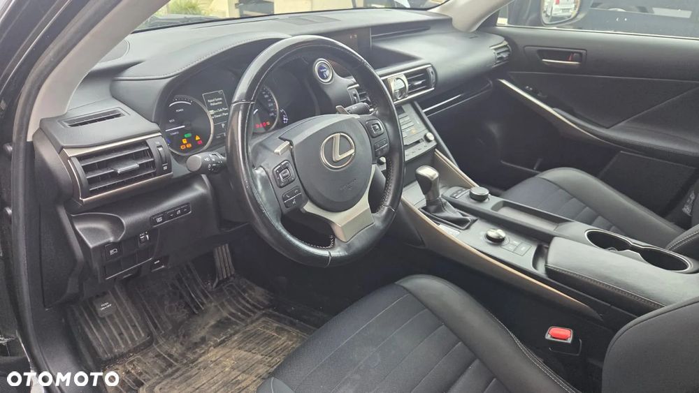 Lexus IS 300h Elegance - 8