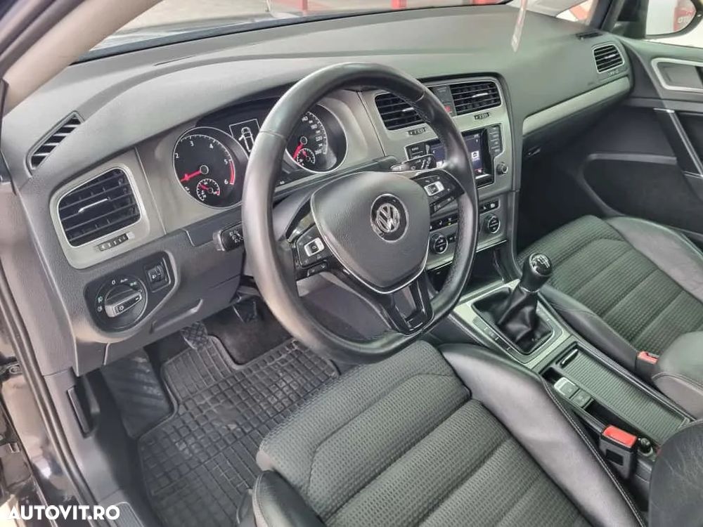 Volkswagen Golf - 6